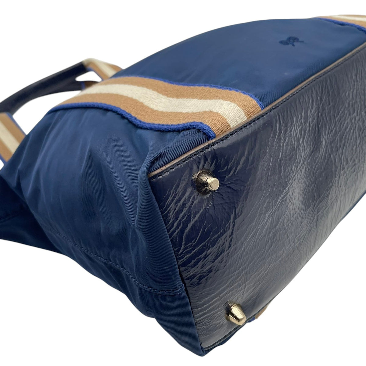 良品 ANYA HINDMARCH アニヤハインドマーチ トートバッグ ネイビー ナイロン パテントレザー ストライプ リボンロゴ ボウロゴ ハンドバッグ 肩掛け A4収納 大容量 軽量 レディース 通勤 通学 ビジネス エレガント 上品 S84