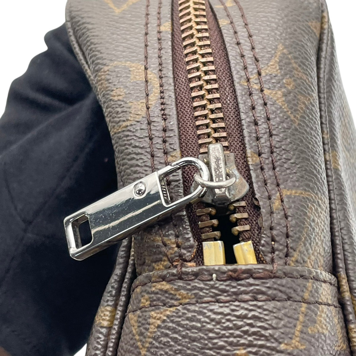 良品 LOUIS VUITTON ルイヴィトン トゥルーストワレット28 モノグラム ポーチ セカンドバッグ クラッチバッグ PVC レザー ブラウン 茶 ゴールド金具 化粧ポーチ コスメケース トラベルケース メンズ レディース ビンテージ S84