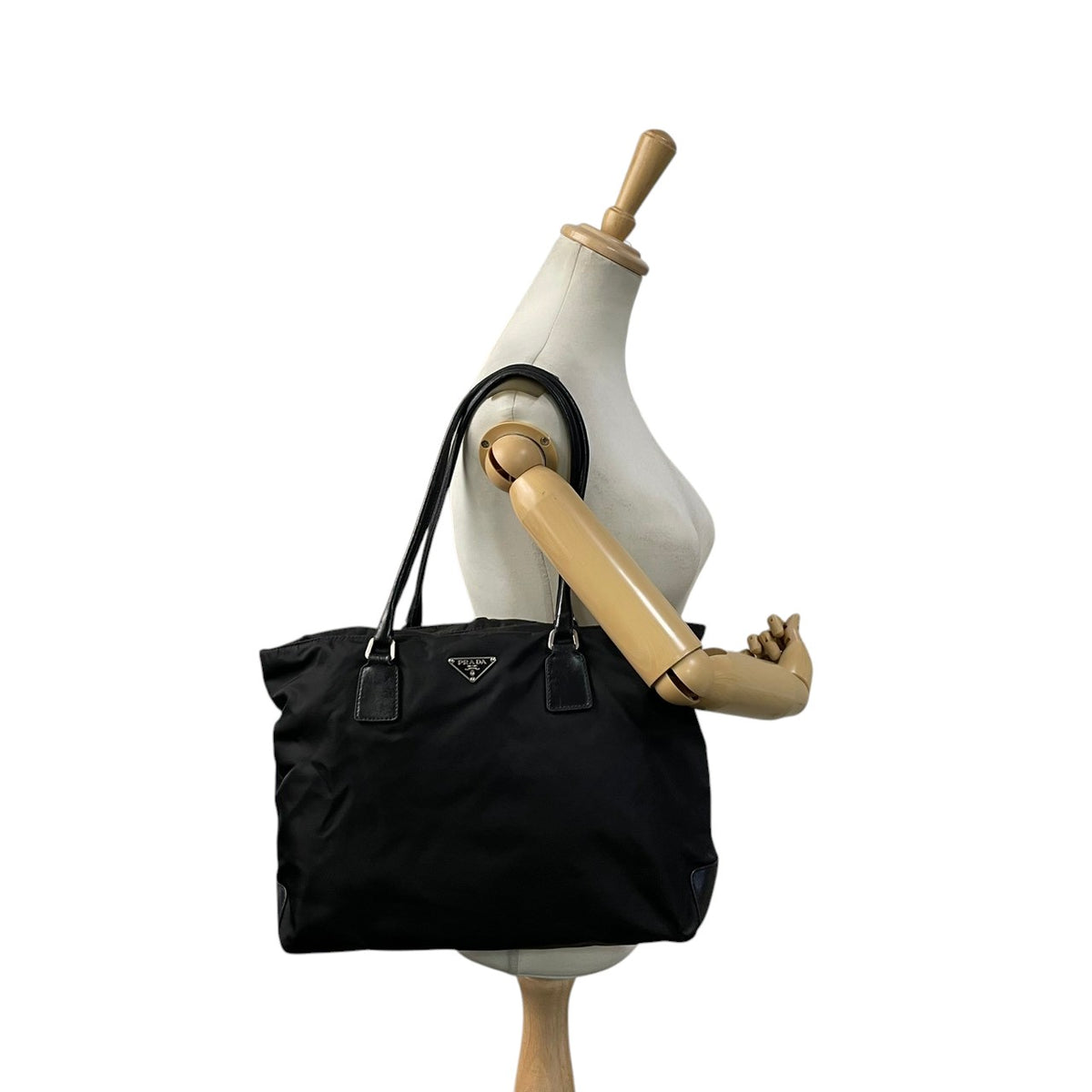 良品 PRADA プラダ トートバッグ ショルダートート ブラック 黒 ナイロン レザー 本革 三角ロゴ トライアングルロゴ テスート 肩掛け A4収納 大容量 シルバー金具 レディース 通勤 通学 ビジネス デイリー イタリア製 S84