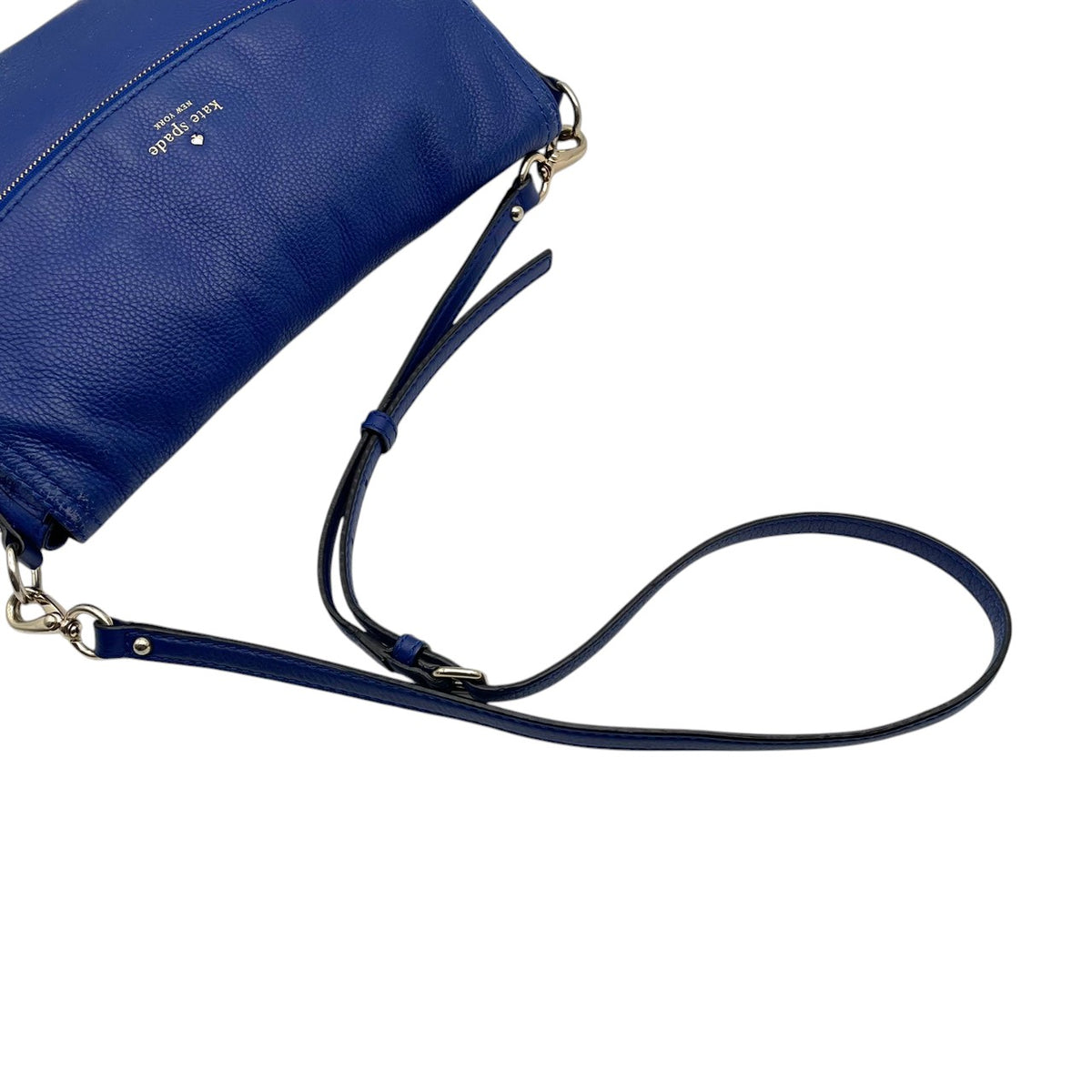 良品 kate spade ケイトスペード ショルダーバッグ コブルヒル Cobble Hill ブルー 青 レザー 本革 シボ革 フォールドオーバー フラップ ファスナー ゴールドロゴ ゴールド金具 斜めがけ クロスボディ レディース デイリー S84