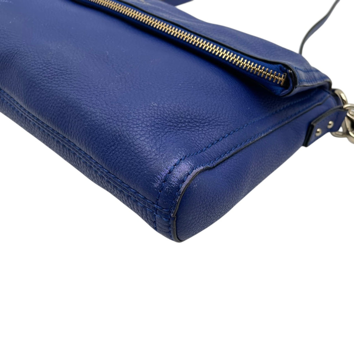 良品 kate spade ケイトスペード ショルダーバッグ コブルヒル Cobble Hill ブルー 青 レザー 本革 シボ革 フォールドオーバー フラップ ファスナー ゴールドロゴ ゴールド金具 斜めがけ クロスボディ レディース デイリー S84