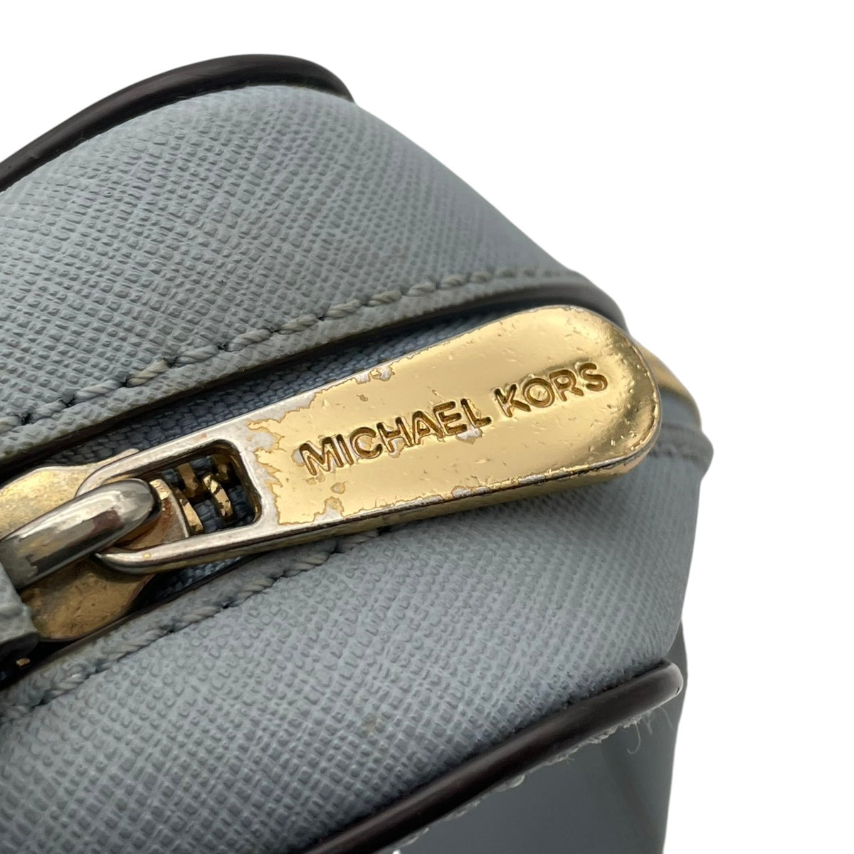 美品 MICHAEL KORS マイケルコース JET SET ITEM EW クロスボディ ラージ ショルダーバッグ ライトブルー 水色 サフィアーノ レザー 本革 ゴールドチェーン ゴールド金具 ロゴ ラウンドジップ 斜めがけ レディース S84