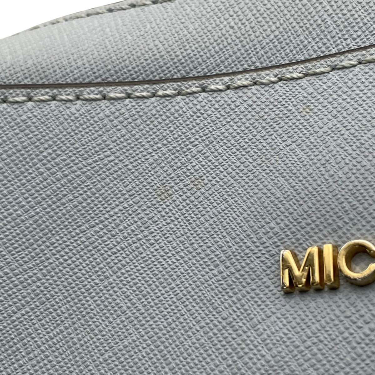 美品 MICHAEL KORS マイケルコース JET SET ITEM EW クロスボディ ラージ ショルダーバッグ ライトブルー 水色 サフィアーノ レザー 本革 ゴールドチェーン ゴールド金具 ロゴ ラウンドジップ 斜めがけ レディース S84