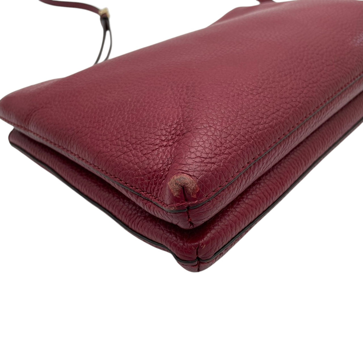 良品 MICHAEL KORS マイケルコース TRISHA トリシャ ミディアム トリプルコンパートメント ショルダーバッグ クロスボディ ボルドー レザー シボ革 ゴールド金具 ロゴ 斜めがけ レディース S99