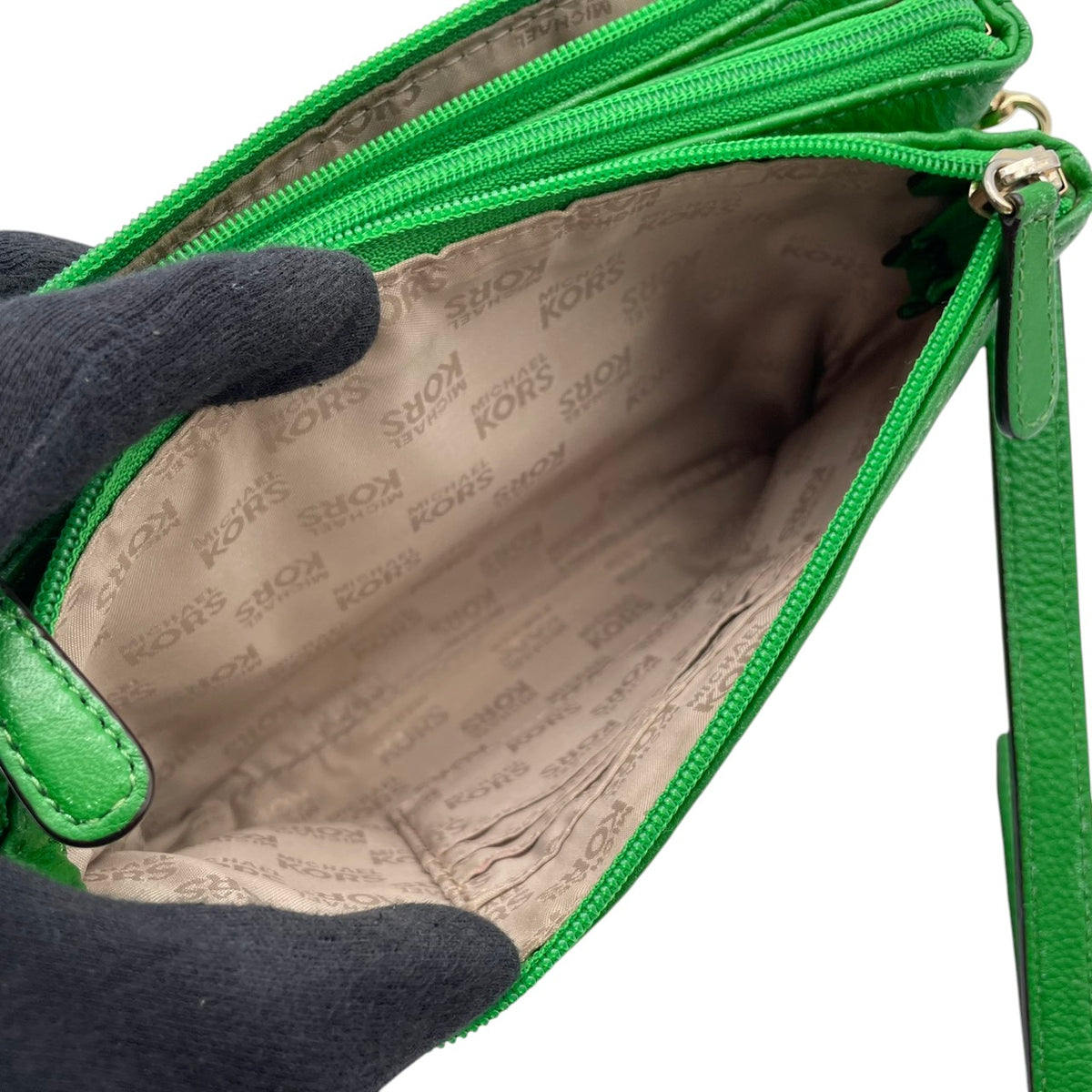 良品 MICHAEL KORS マイケルコース ショルダーバッグ クロスボディ ポシェット リストレット 2way グリーン 緑 レザー ゴールド金具 EST.1981 ロゴプレート ファスナー ミニバッグ 斜めがけ レディース S99
