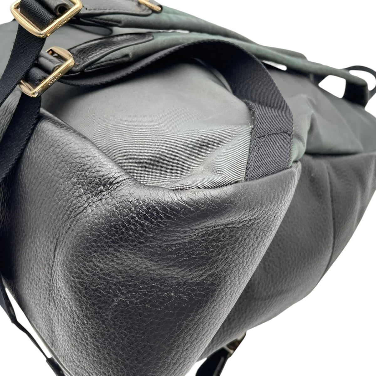 良品 COACH コーチ F29004 Charlie チャーリー バックパック リュック デイパック ブラック 黒 ペブルドレザー シボ革 ゴールド金具 ロゴ ファスナー フロントポケット 大容量 A4収納 レディース メンズ ユニセックス S99