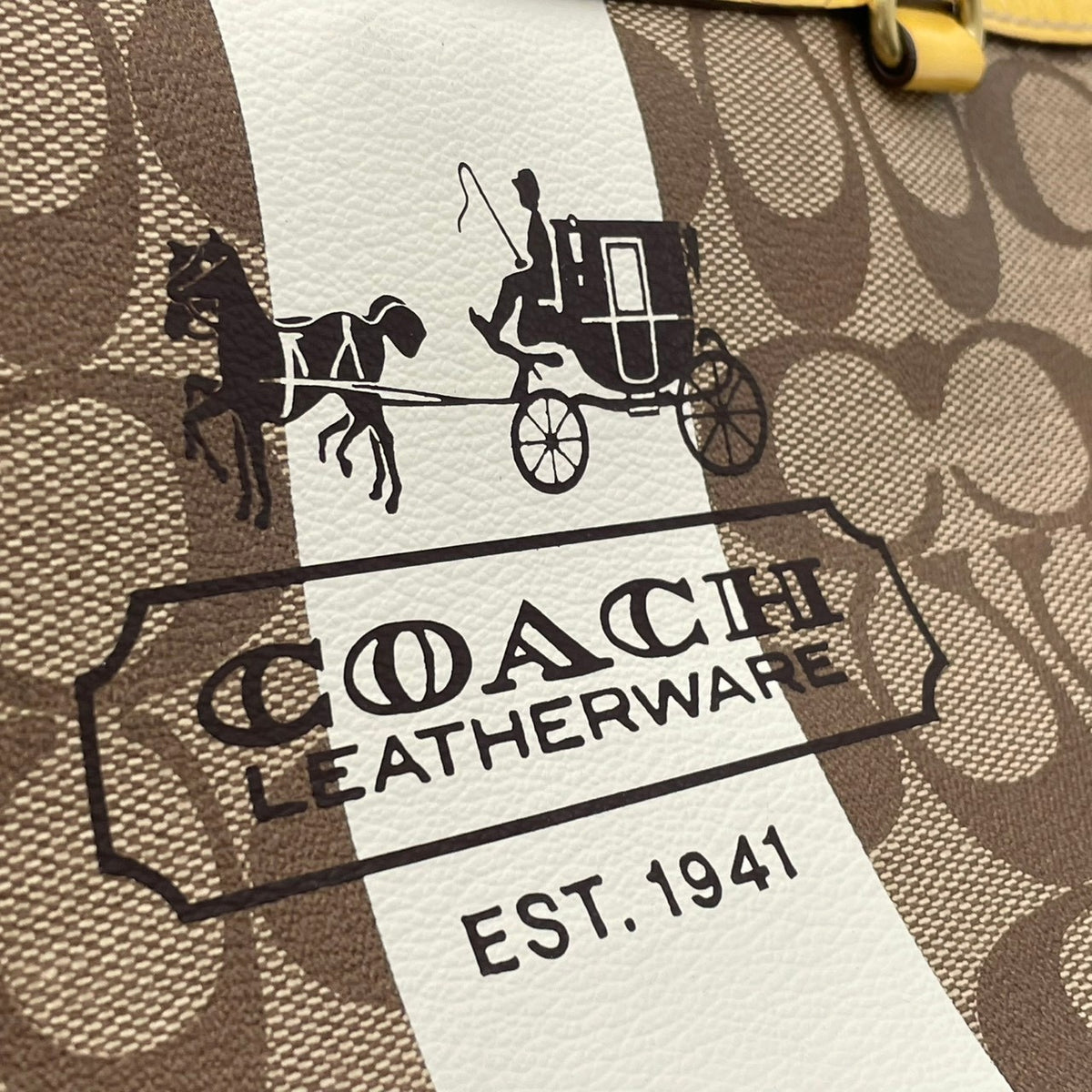 良品 COACH コーチ 11350 ヘリテージ ストライプ シグネチャー トートバッグ ライトブラウン アイボリー PVC レザー ゴールド金具 ロゴ 馬車柄 肩掛け ハンドバッグ レディース キャンバス 大型ロゴ デイリー S99