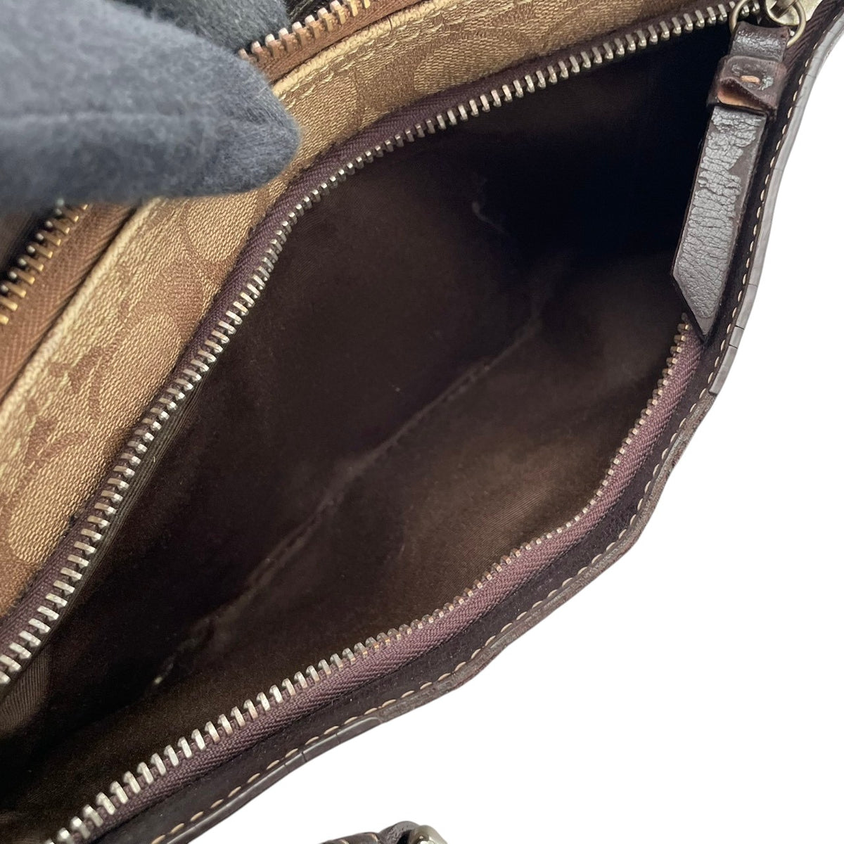 良品 COACH コーチ ヘリテージ シグネチャー ショルダーバッグ ライトブラウン ブラウン PVC レザー ロゴプレート シルバー金具 肩掛け 斜め掛け モノグラム ファスナー レディース ロゴ柄 カジュアル デイリー S99