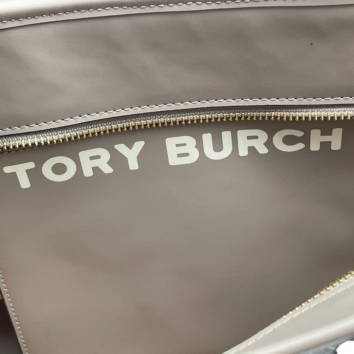 良品 TORY BURCH トリーバーチ Gemini Link ジェミニリンク トートバッグ グレー コーティングキャンバス レザー 総柄 ストライプ ダブルT ロゴ ゴールド金具 ファスナー 肩掛け ハンドバッグ レディース S95