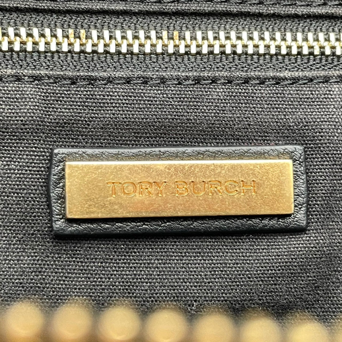 良品 TORY BURCH トリーバーチ Chelsea チェルシー スラウチー レザー トートバッグ ブラック 黒 ゴールド金具 チェーンハンドル ダブルT ロゴ 肩掛け ショルダーバッグ フロントポケット レディース 通勤 デイリー S95