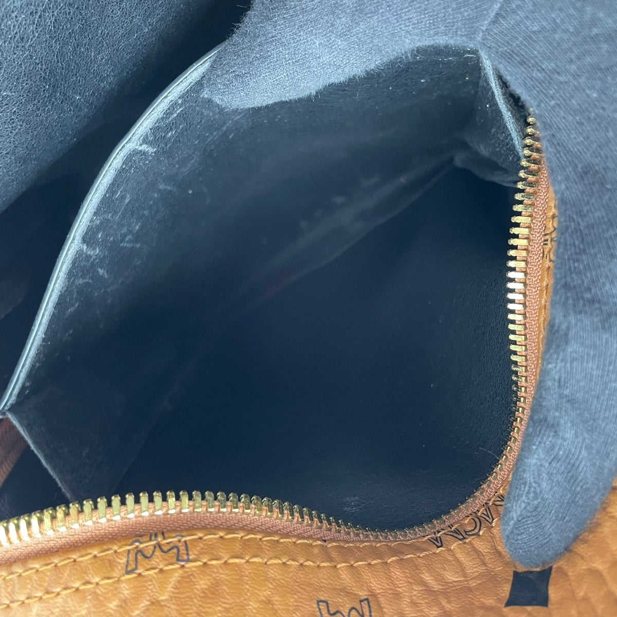 良品 MCM エムシーエム Stark スターク バックパック リュック キャメルブラウン Visetos ヴィセトス モノグラム コーティングキャンバス レザー ゴールド金具 ロゴプレート 総柄 フロントポケット レディース メンズ デイパック S95