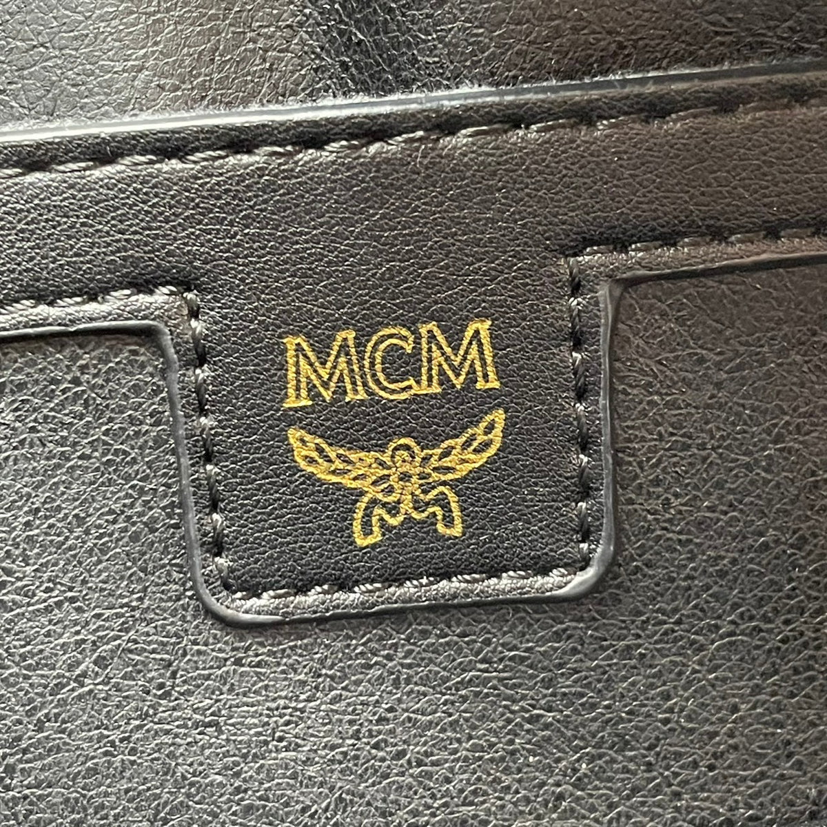 良品 MCM エムシーエム Stark スターク バックパック リュック キャメルブラウン Visetos ヴィセトス モノグラム コーティングキャンバス レザー ゴールド金具 ロゴプレート 総柄 フロントポケット レディース メンズ デイパック S95