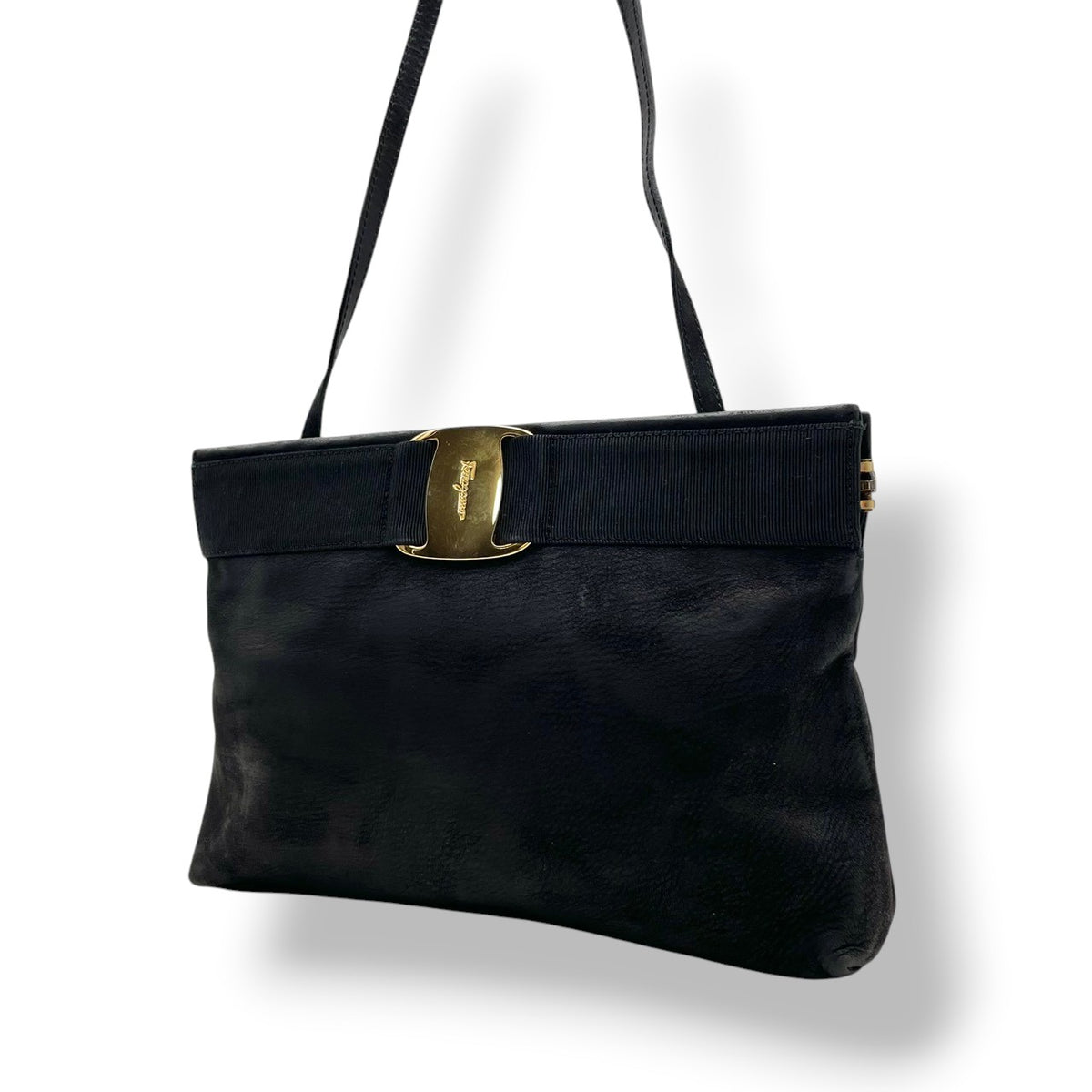 良品 Salvatore Ferragamo フェラガモ D210588 ヴァラ リボン ショルダーバッグ ブラック 黒 レザー ゴールド金具 肩掛け クラッチバッグ バネ口金 ロゴ レディース フォーマル 冠婚葬祭 パーティー S95