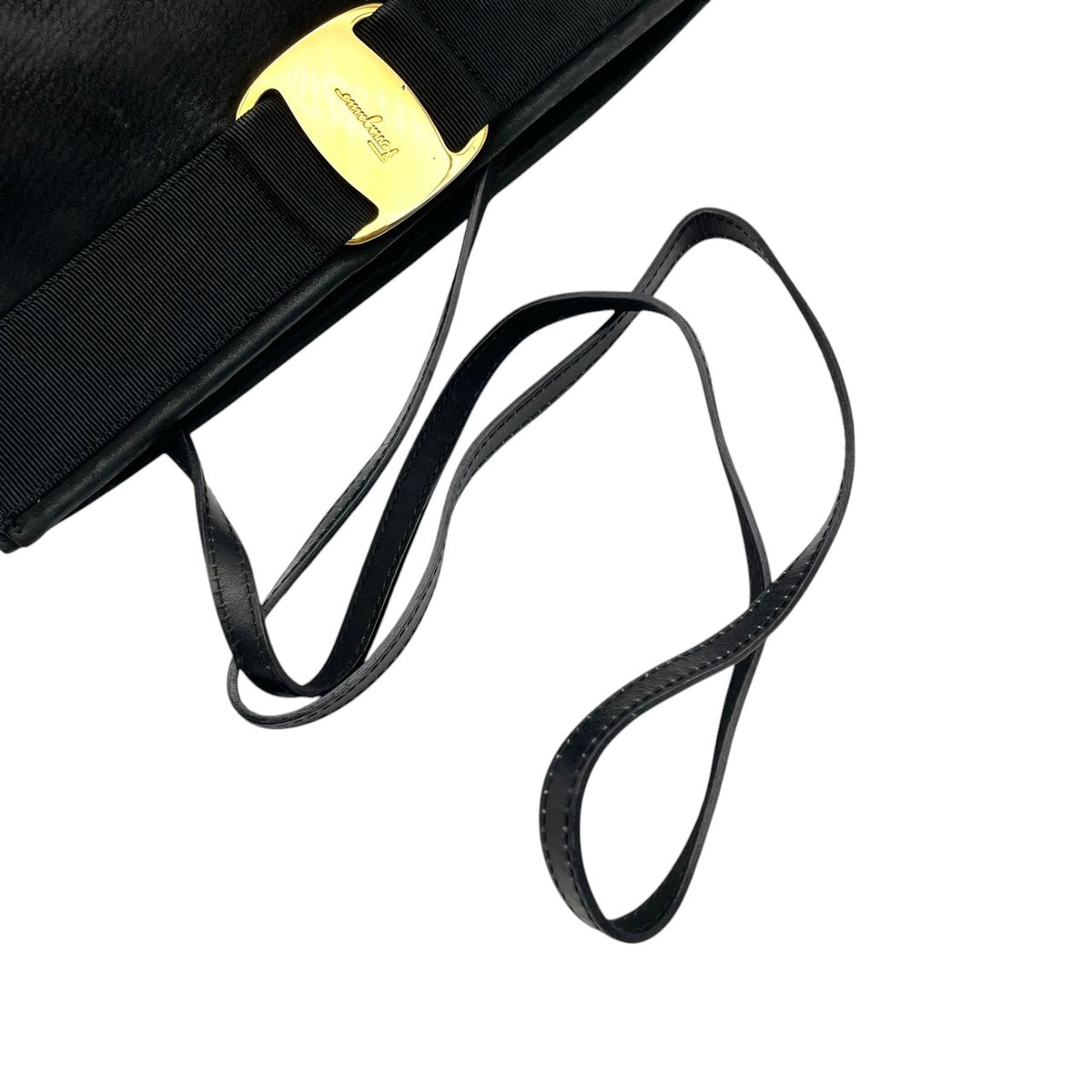 良品 Salvatore Ferragamo フェラガモ D210588 ヴァラ リボン ショルダーバッグ ブラック 黒 レザー ゴールド金具 肩掛け クラッチバッグ バネ口金 ロゴ レディース フォーマル 冠婚葬祭 パーティー S95