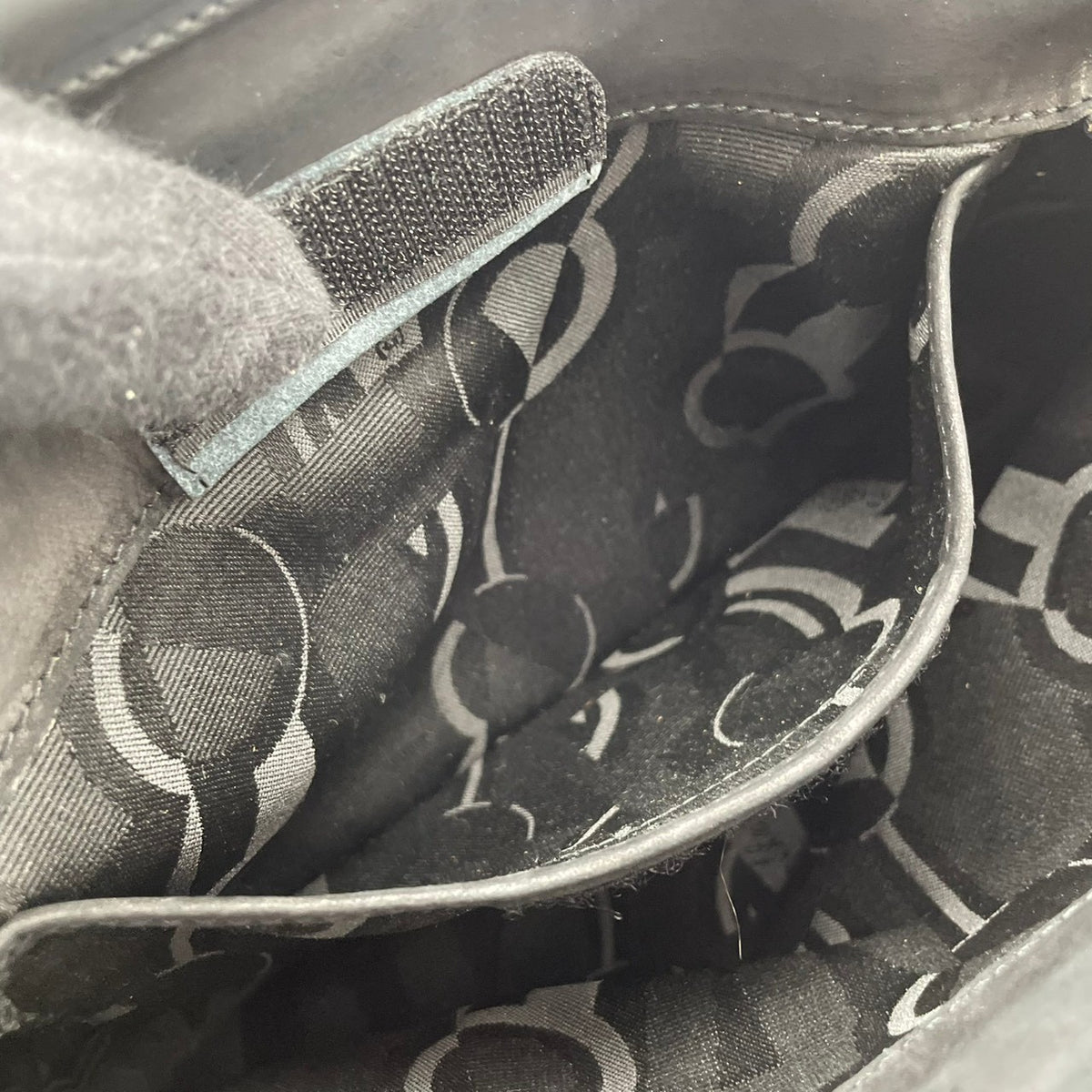 良品 Salvatore Ferragamo フェラガモ D210588 ヴァラ リボン ショルダーバッグ ブラック 黒 レザー ゴールド金具 肩掛け クラッチバッグ バネ口金 ロゴ レディース フォーマル 冠婚葬祭 パーティー S95