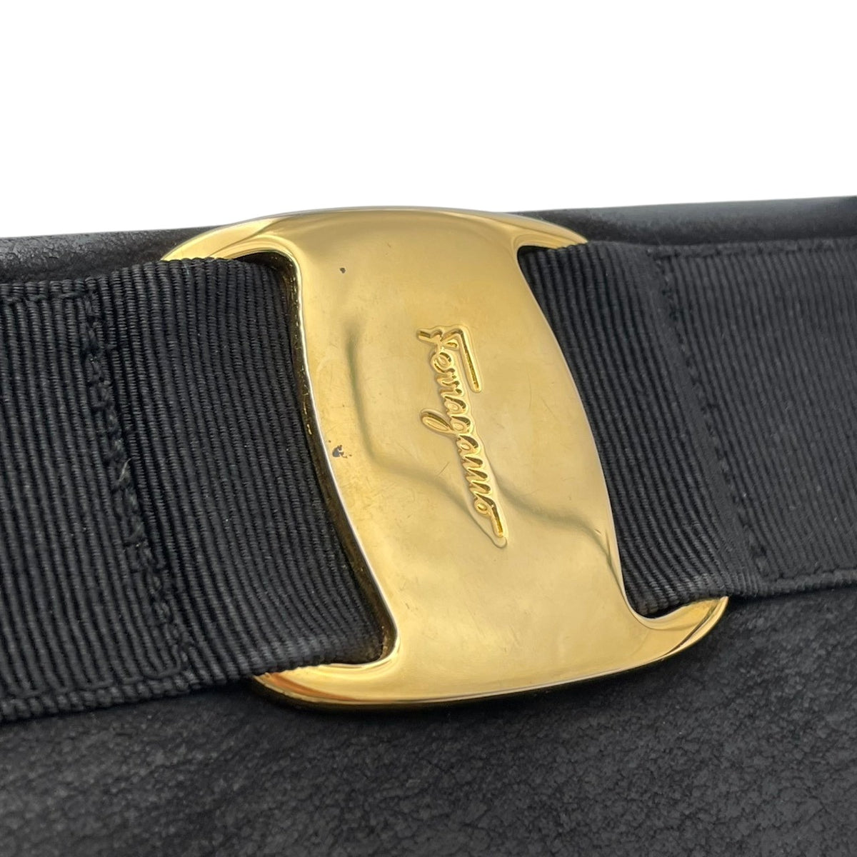 良品 Salvatore Ferragamo フェラガモ D210588 ヴァラ リボン ショルダーバッグ ブラック 黒 レザー ゴールド金具 肩掛け クラッチバッグ バネ口金 ロゴ レディース フォーマル 冠婚葬祭 パーティー S95