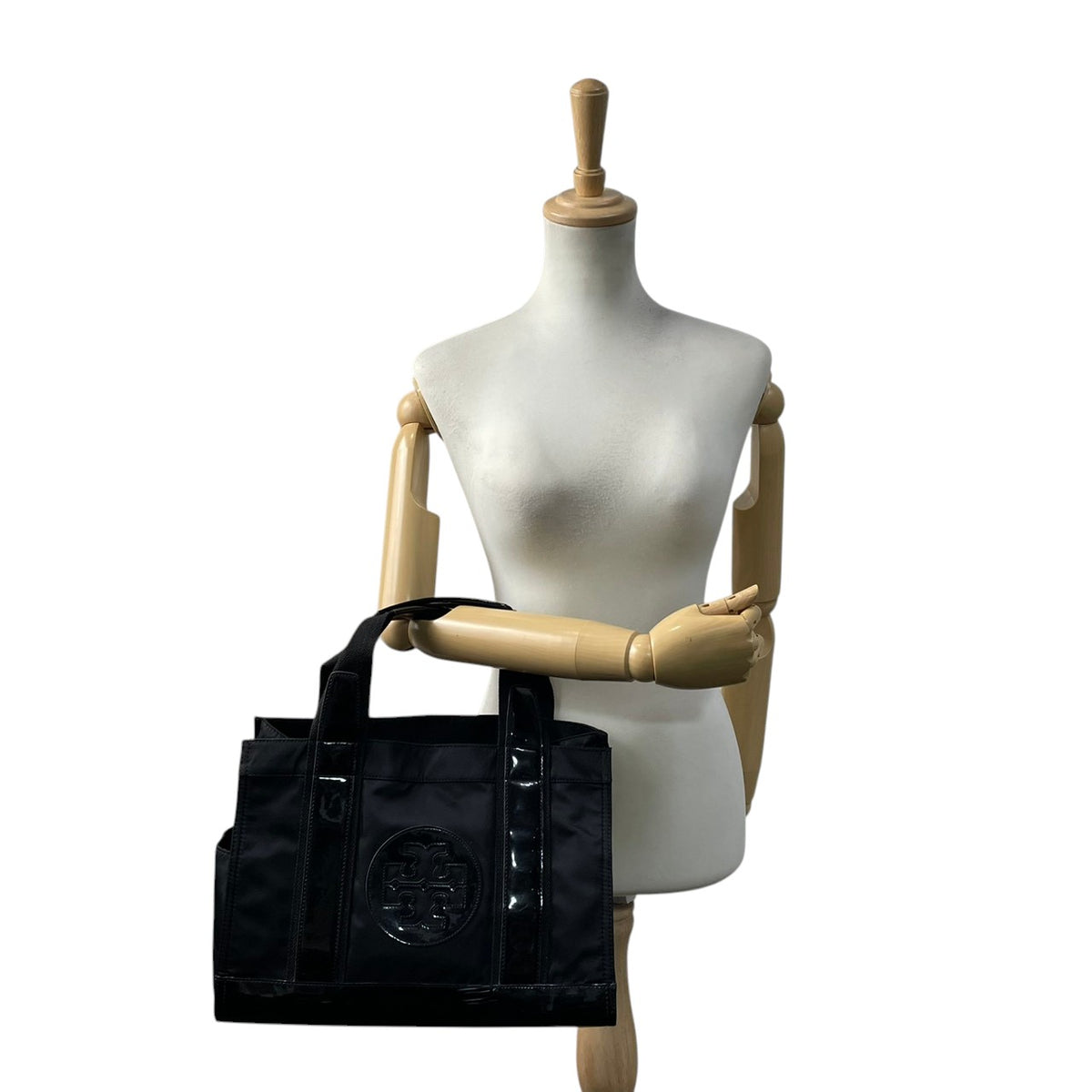 良品 TORY BURCH トリーバーチ Ella エラ トートバッグ ブラック 黒 ナイロン エナメル パテント ダブルT ロゴ 肩掛け ハンドバッグ レディース サイドポケット 光沢 A4収納 通勤 通学 デイリー スクエア S95