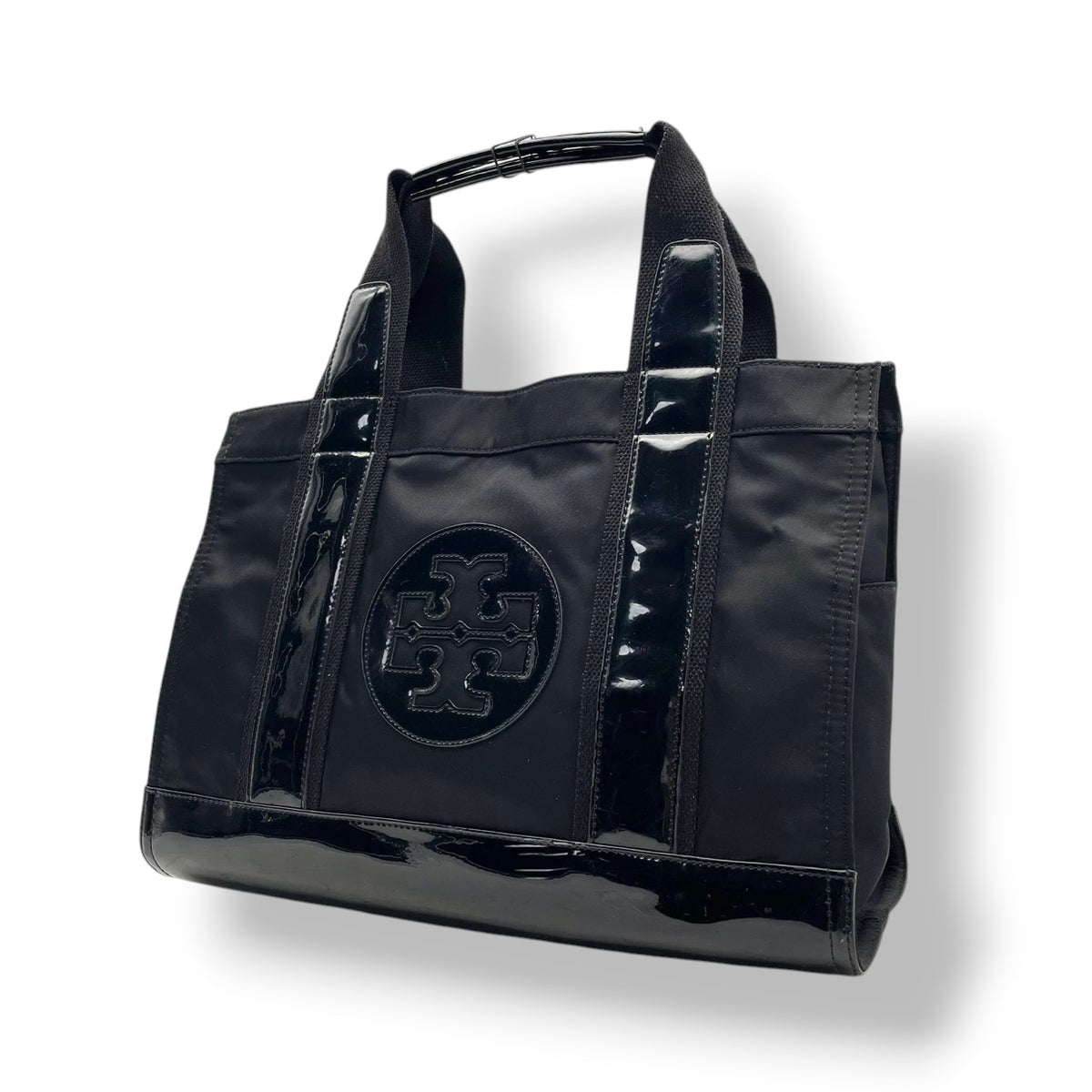良品 TORY BURCH トリーバーチ Ella エラ トートバッグ ブラック 黒 ナイロン エナメル パテント ダブルT ロゴ 肩掛け ハンドバッグ レディース サイドポケット 光沢 A4収納 通勤 通学 デイリー スクエア S95
