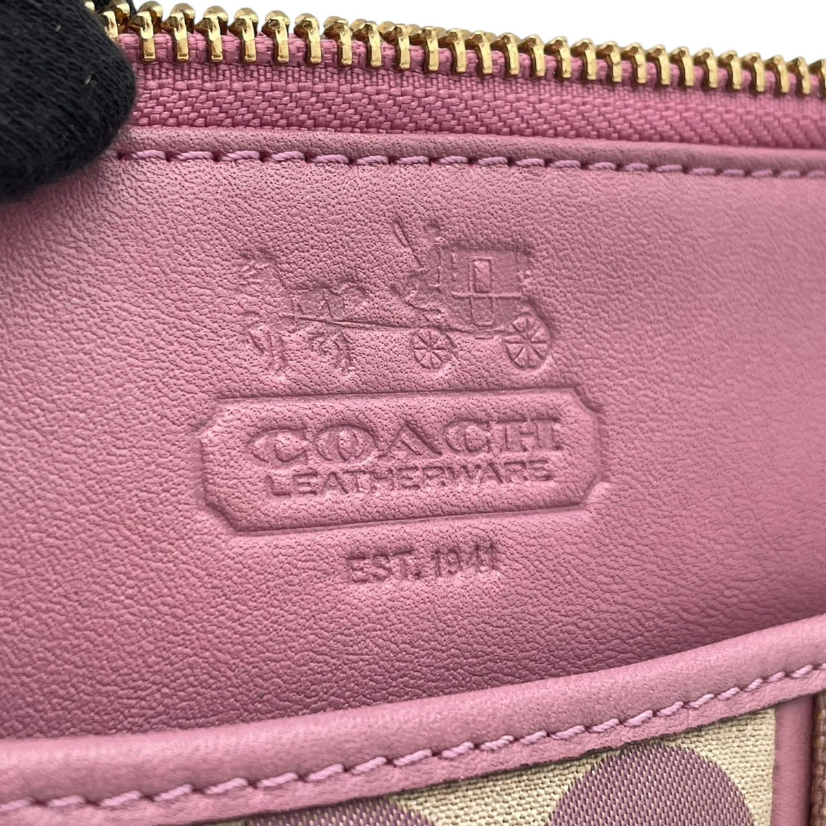 美品 COACH コーチ 42683 Ali アリ パッチワーク スイングパック ショルダーバッグ ピンク パープル シグネチャー キャンバス レザー ゴールド金具 斜め掛け クロスボディ レディース ロゴ 総柄 S22 ファスナー開閉