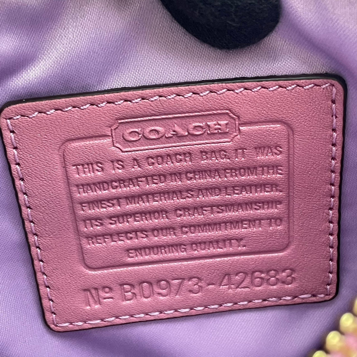 美品 COACH コーチ 42683 Ali アリ パッチワーク スイングパック ショルダーバッグ ピンク パープル シグネチャー キャンバス レザー ゴールド金具 斜め掛け クロスボディ レディース ロゴ 総柄 S22 ファスナー開閉