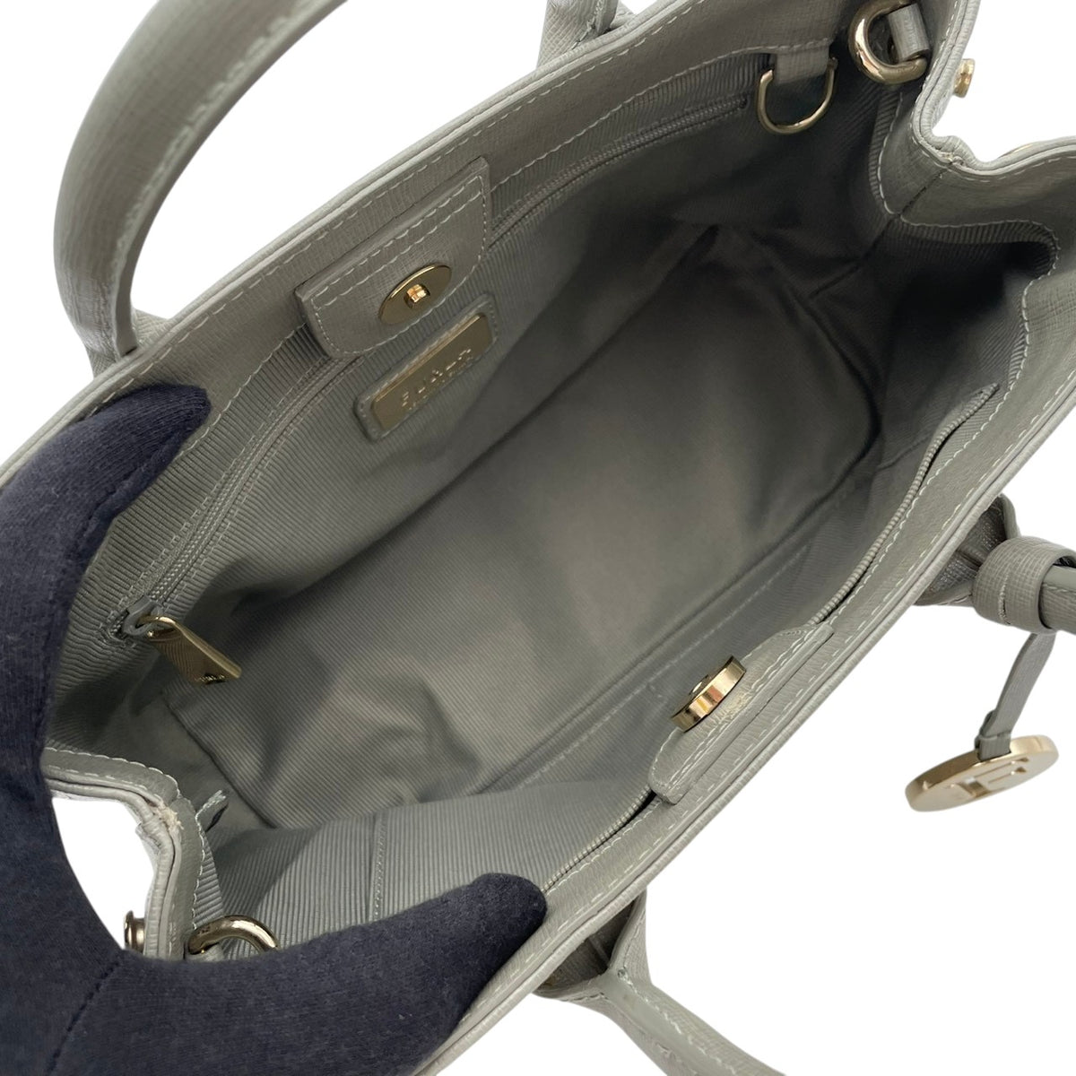 美品 FURLA フルラ LINDA リンダ 2way ハンドバッグ ショルダーバッグ グリーングレー レザー ゴールド金具 ロゴチャーム ミニトート 斜め掛け クロスボディ サイドスナップ レディース S22