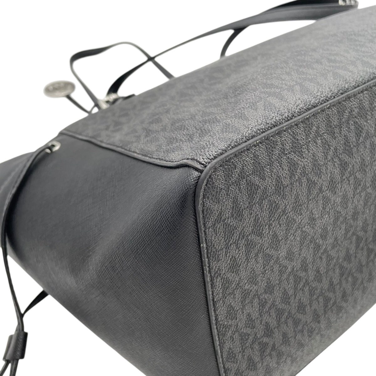 良品 MICHAEL KORS マイケルコース 35F2S2GT7B Gilly ギリー ラージ トートバッグ ブラック シグネチャー PVC レザー ストライプ ドローストリング トップジップ MKロゴ チャーム シルバー金具 肩掛け レディース S22