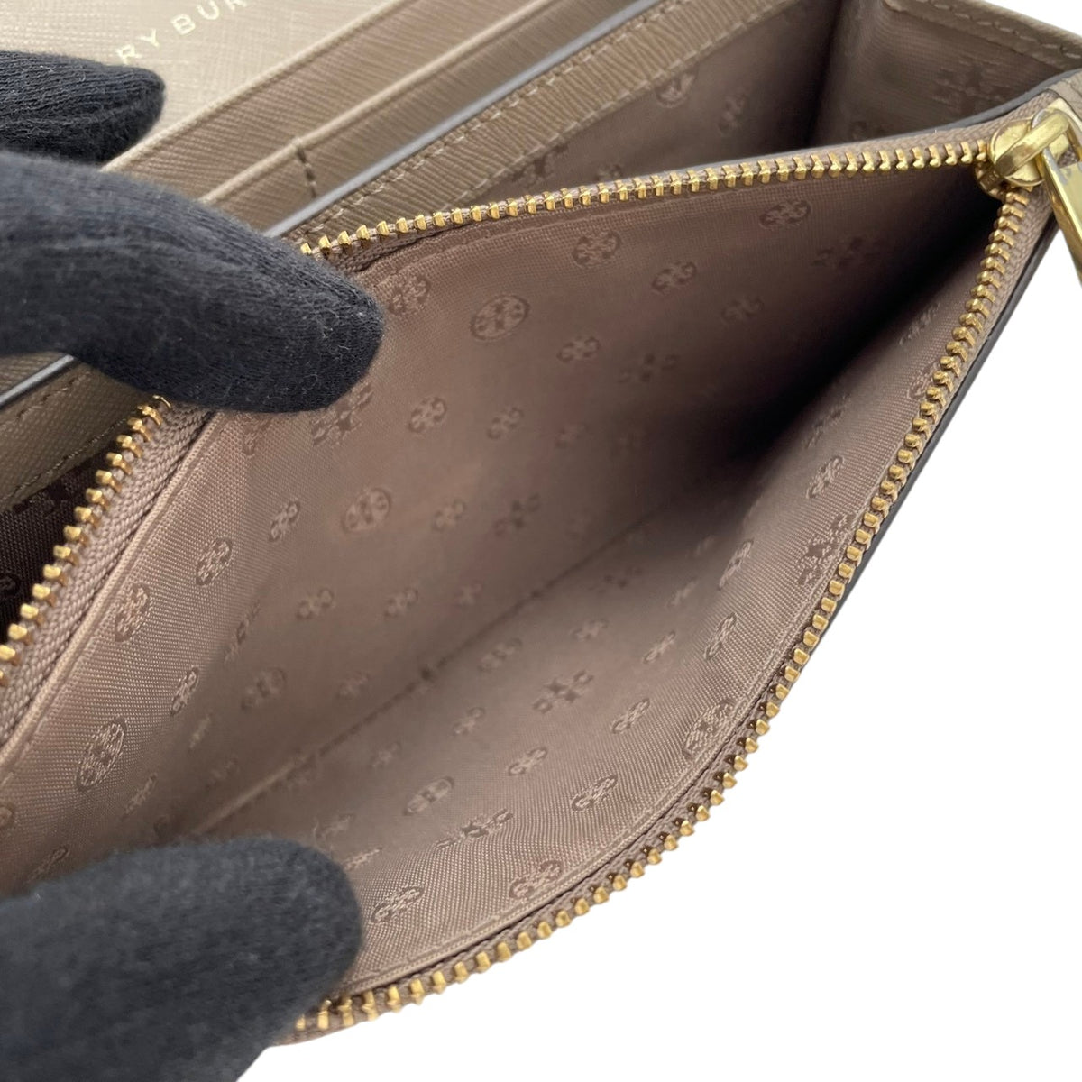 良品 TORY BURCH トリーバーチ Robinson ロビンソン チェーンウォレット ショルダーバッグ グレージュ サフィアーノレザー ゴールド金具 チェーンショルダー 斜め掛け 長財布 ロゴ フラップ お財布 レディース S22