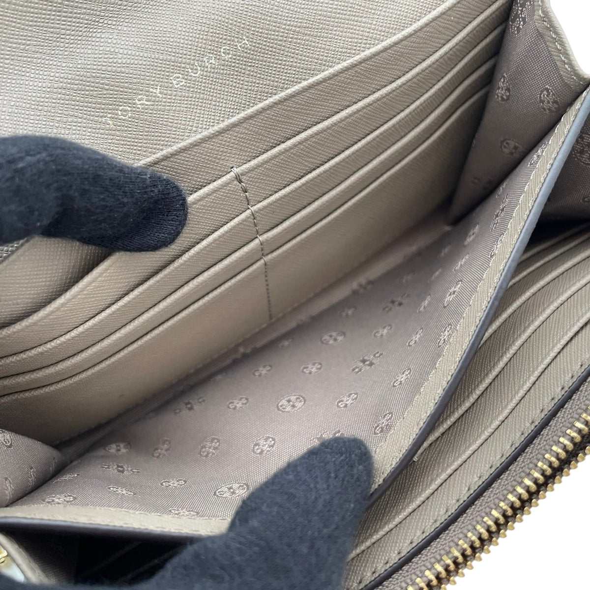 良品 TORY BURCH トリーバーチ Robinson ロビンソン チェーンウォレット ショルダーバッグ グレージュ サフィアーノレザー ゴールド金具 チェーンショルダー 斜め掛け 長財布 ロゴ フラップ お財布 レディース S22