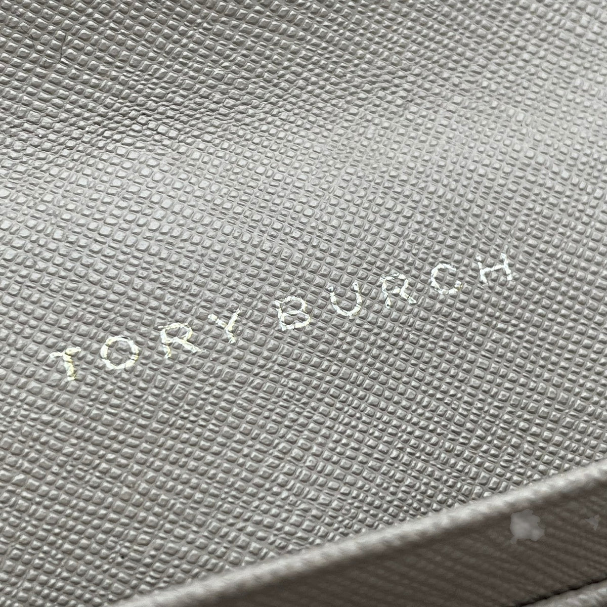 良品 TORY BURCH トリーバーチ Robinson ロビンソン チェーンウォレット ショルダーバッグ グレージュ サフィアーノレザー ゴールド金具 チェーンショルダー 斜め掛け 長財布 ロゴ フラップ お財布 レディース S22