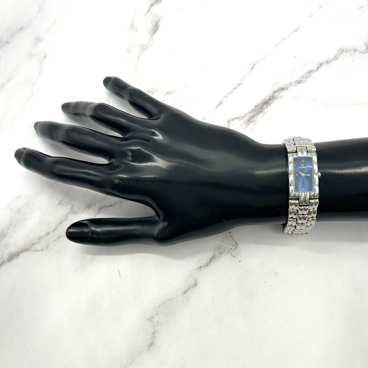 Authentic FENDI 660L Ladies Watch Quartz Navy Dial Rectangular SS Elegant VG