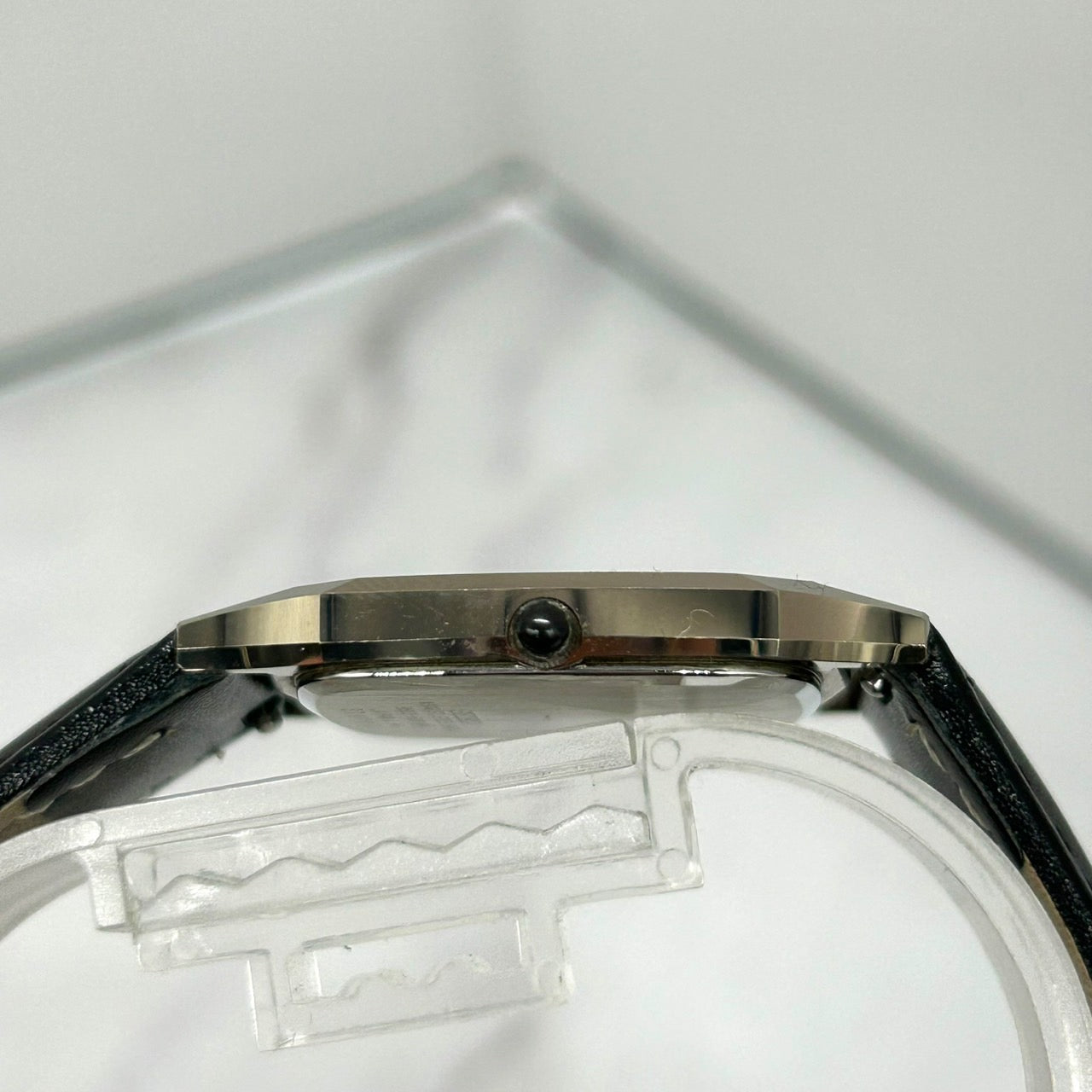 Authentic SEIKO Dolce 9522-5010 Mens Watch Gold Dial Silver Quartz Date Tonneau