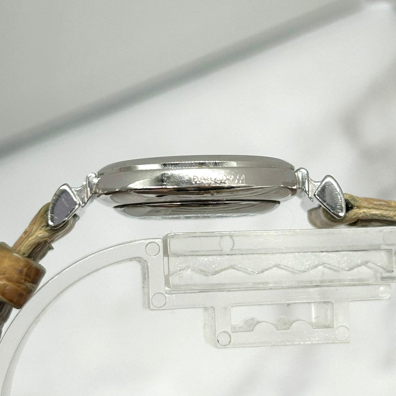 Authentic FENDI 088-320L-019 Ladies Watch White Dial Silver Case StrapUsed