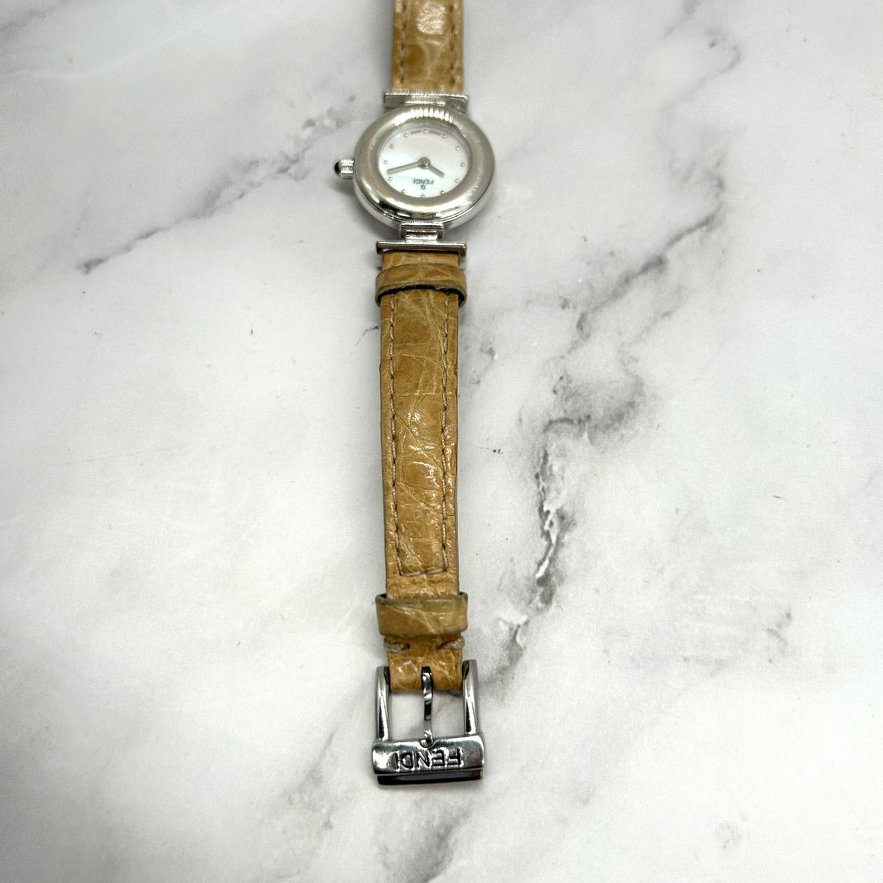 Authentic FENDI 088-320L-019 Ladies Watch White Dial Silver Case StrapUsed