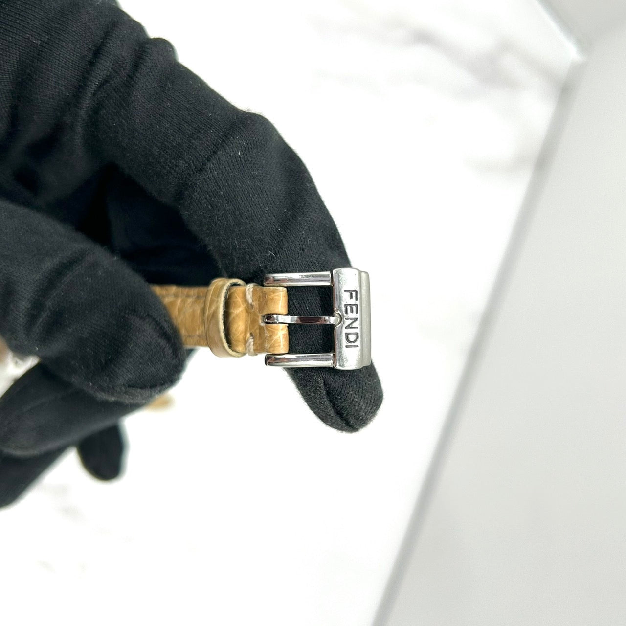 Authentic FENDI 088-320L-019 Ladies Watch White Dial Silver Case StrapUsed