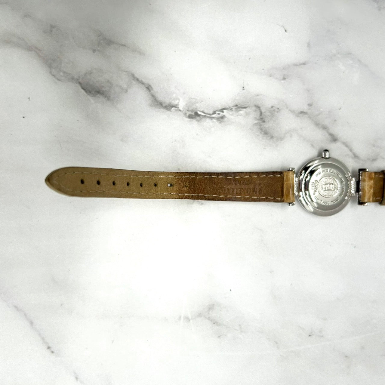 Authentic FENDI 088-320L-019 Ladies Watch White Dial Silver Case StrapUsed