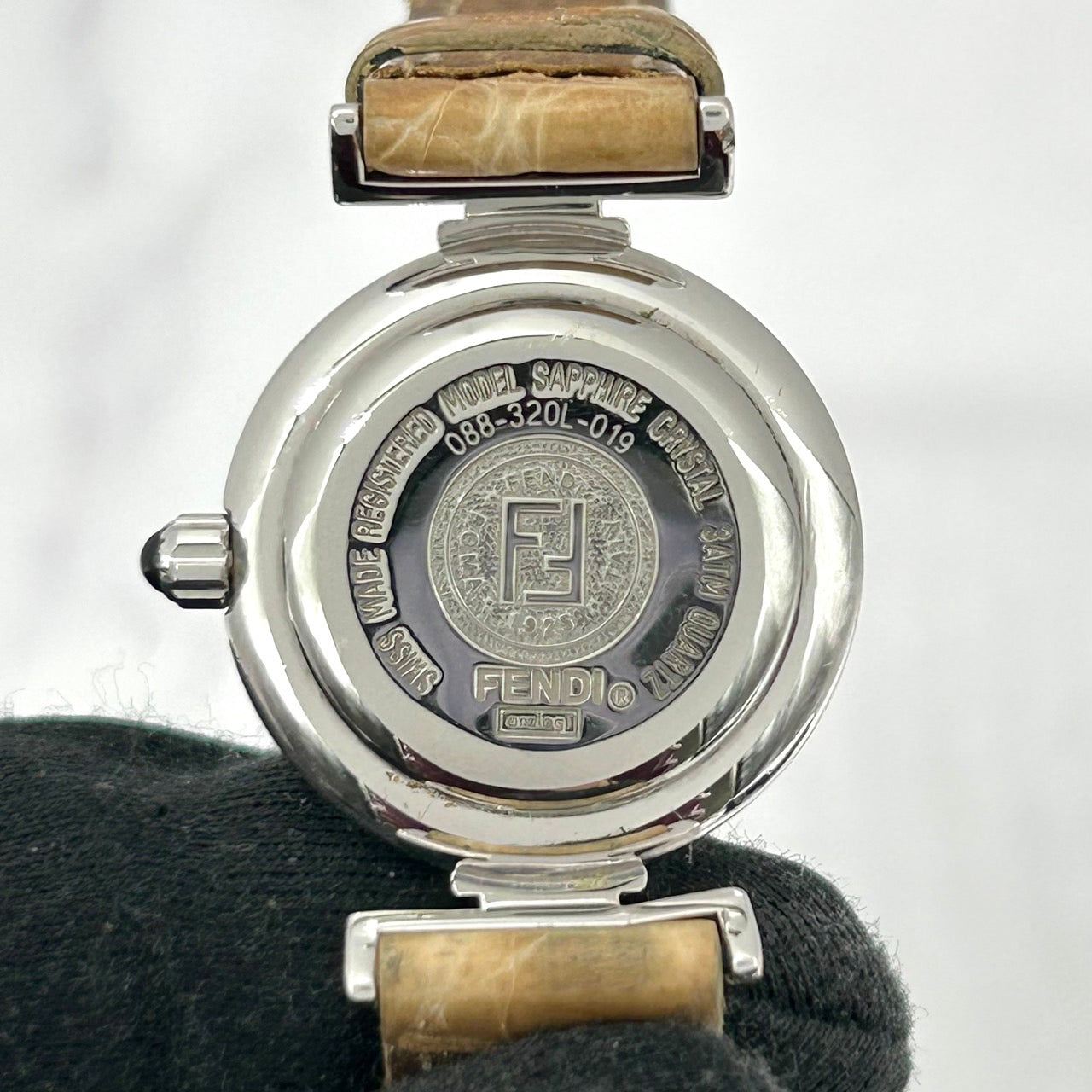 Authentic FENDI 088-320L-019 Ladies Watch White Dial Silver Case StrapUsed