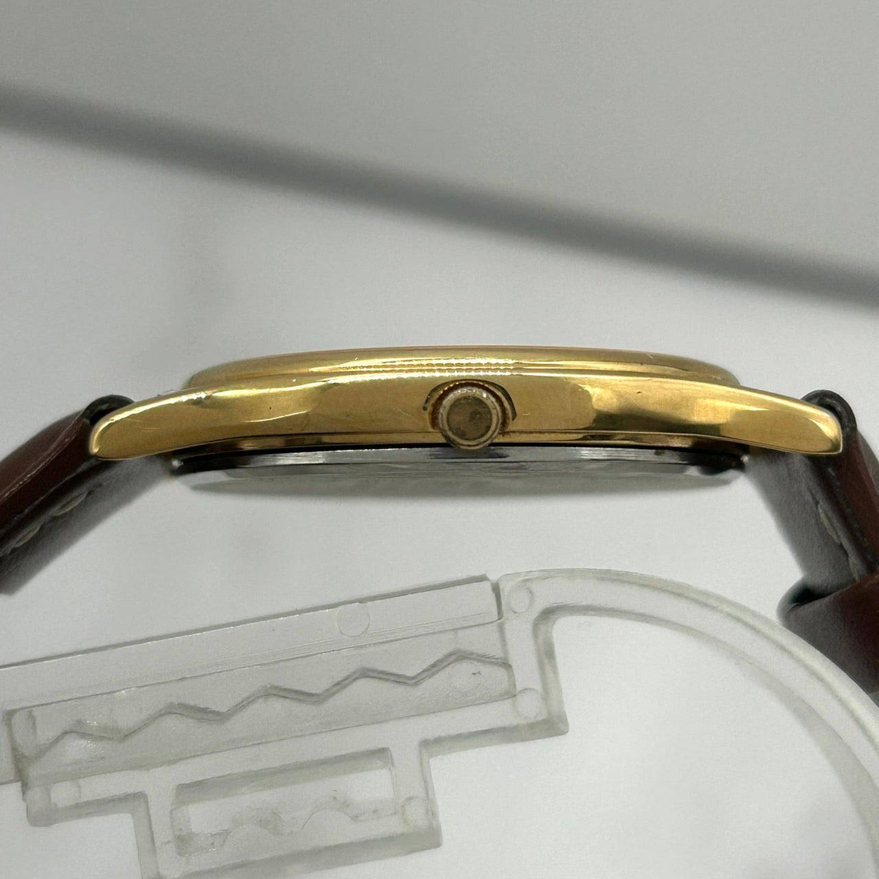 【電池交換済／美品】セイコー SEIKO クオーツ 2K01-0011 クラシック ドレスウォッチ ゴールド ビンテージ 腕時計 アナログ メンズ レディース ユニセックス対応 シンプルデザイン ブラウンレザーベルト クリーニング済 G2