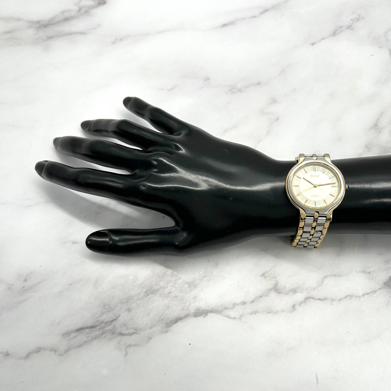 【美品/稼働品】seiko dolce セイコー ドルチェ 腕時計 8J41-6090 クオーツ 薄型 エレガント ドレスウォッチ コンビカラー メンズ レディース ユニセックス アナログ ホワイト文字盤 ゴールド シルバー クリーニング済 SEIKO DOLCE i2