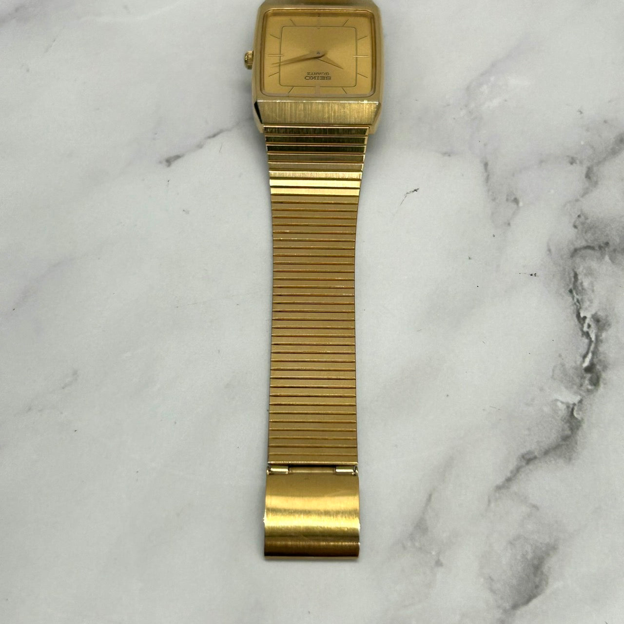 【稼働品】seiko セイコー 腕時計 6530-5760 ゴールド スクエア クオーツ ビンテージ メンズ レディース ユニセックス アナログ ドレスウォッチ エレガント 薄型 クラシック レトロ 金色 クリーニング済み i2