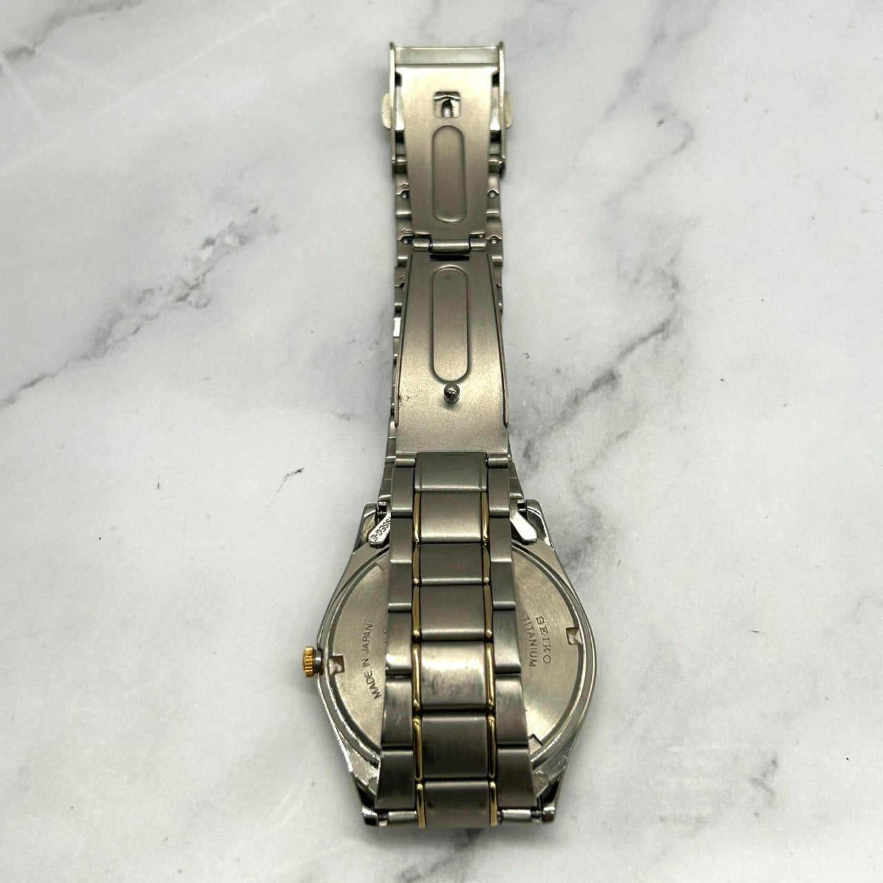 【美品／稼働品】seiko セイコー チタニウム 腕時計 7N43-9100 デイデイト クオーツ シルバー ゴールド コンビ 軽量 メンズ レディース ユニセックス クラシック ビジネスウォッチ クリーニング済み i2