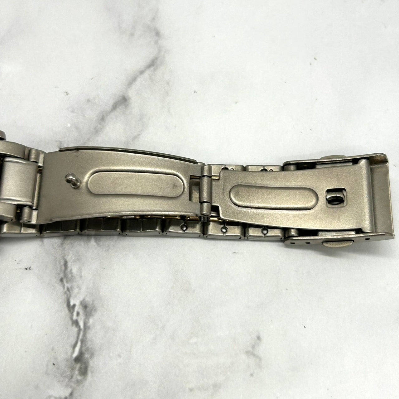 【美品／稼働品】seiko セイコー チタニウム 腕時計 7N43-9100 デイデイト クオーツ シルバー ゴールド コンビ 軽量 メンズ レディース ユニセックス クラシック ビジネスウォッチ クリーニング済み i2