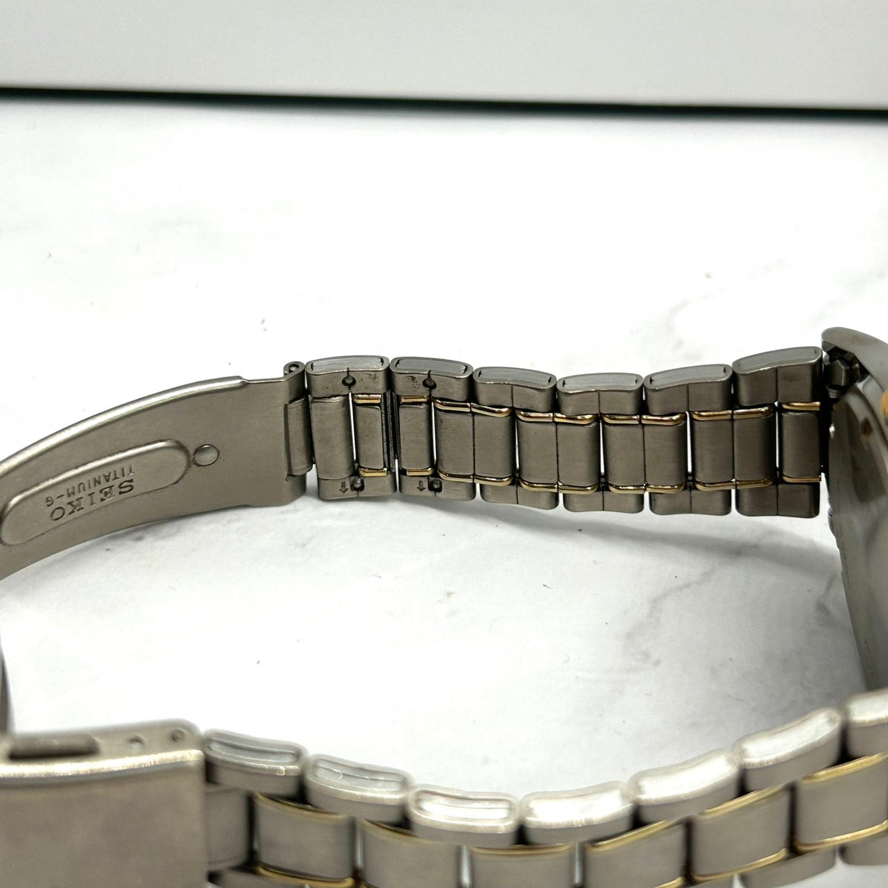 【美品／稼働品】seiko セイコー チタニウム 腕時計 7N43-9100 デイデイト クオーツ シルバー ゴールド コンビ 軽量 メンズ レディース ユニセックス クラシック ビジネスウォッチ クリーニング済み i2