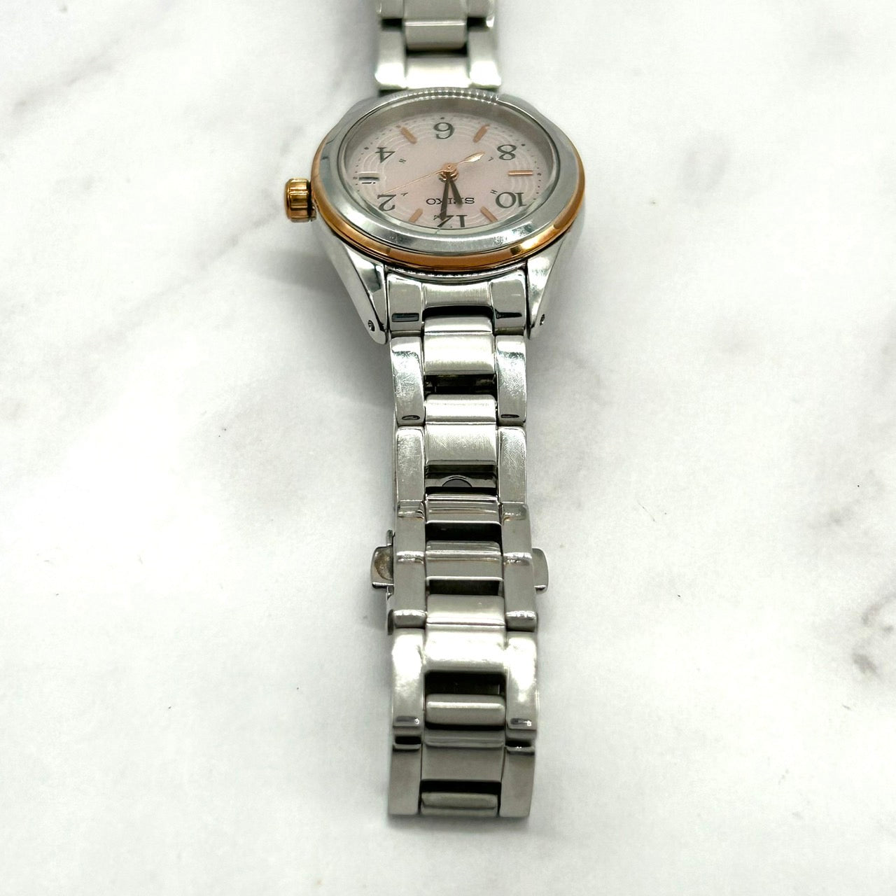 【美品／稼働品】SEIKO セイコー レディース 腕時計 1B22-0CD0 ソーラー電波 デイト ピンク文字盤 シルバー ピンクゴールド コンビカラー エレガント クラシック ビジネス オフィス カジュアル アナログ ウォッチ クリーニング済み i2