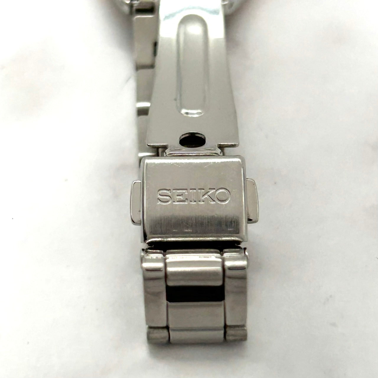 【美品／稼働品】SEIKO セイコー レディース 腕時計 1B22-0CD0 ソーラー電波 デイト ピンク文字盤 シルバー ピンクゴールド コンビカラー エレガント クラシック ビジネス オフィス カジュアル アナログ ウォッチ クリーニング済み i2