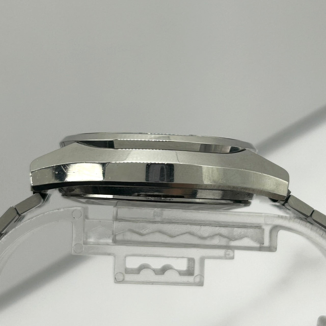 Authentic SEIKO QUARTZ QZ 0922-8010 Vintage Men's Watch Date Silver Dial Analog