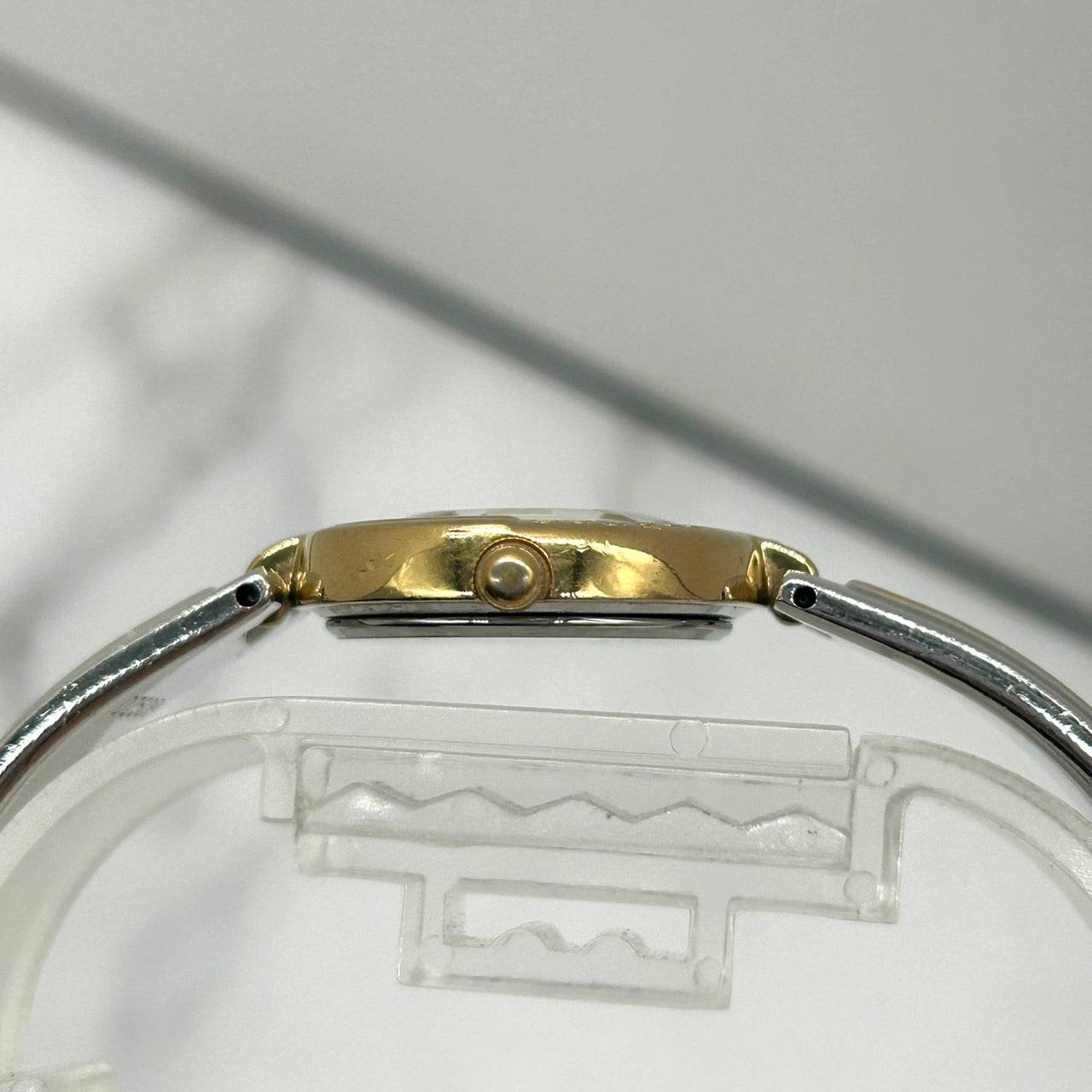 Authentic Courreges 4N20-0780 1P Diamond Ladies Watch Quartz Two-Tone Elegant