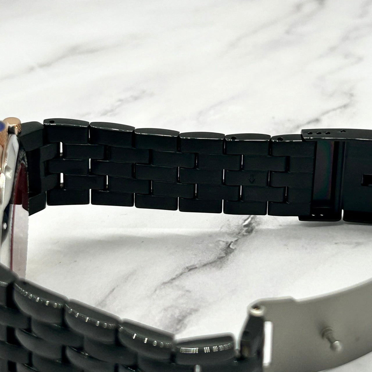 新品同様 Salvatore Marra 電波ソーラー メンズ腕時計 アナログ 黒文字盤 ブラック×ゴールド 保存箱付 フォーマル カジュアル G7