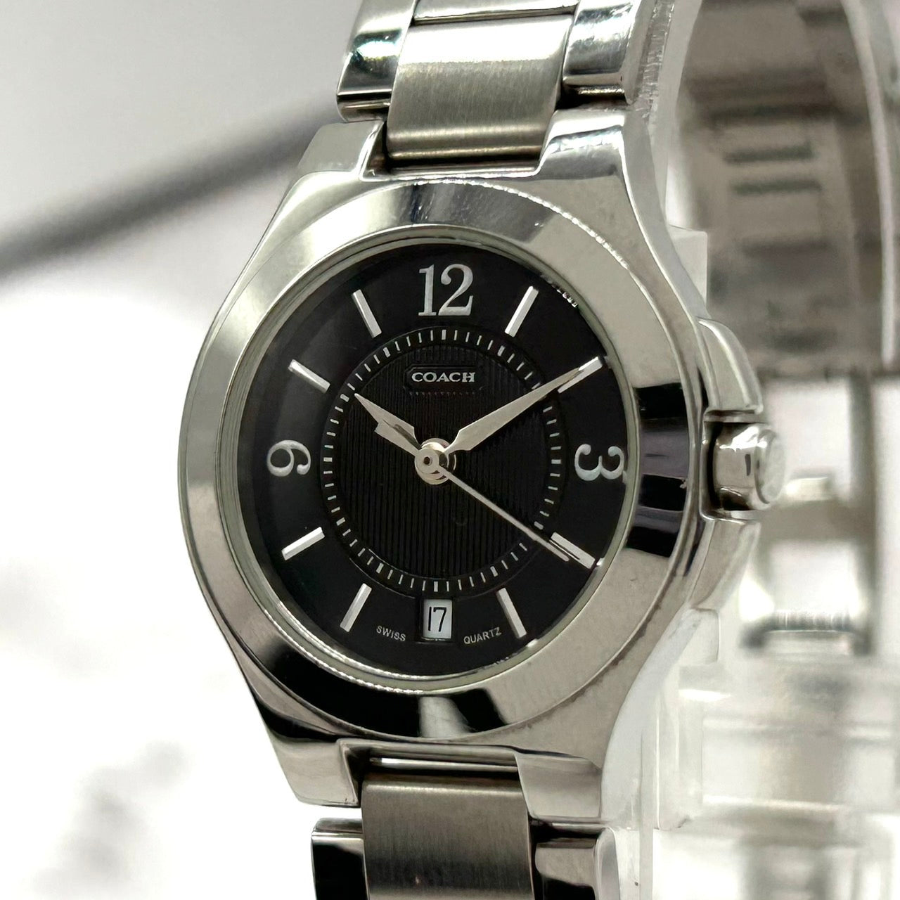 【稼働品】COACH コーチ 0155 レディース 腕時計 ブラック文字盤 アナログ クオーツ ラウンド クラシック エレガント ドレスウォッチ シンプル ビジネス カジュアル シルバー ステンレススチール SWISS QUARTZ クリーニング済み i10