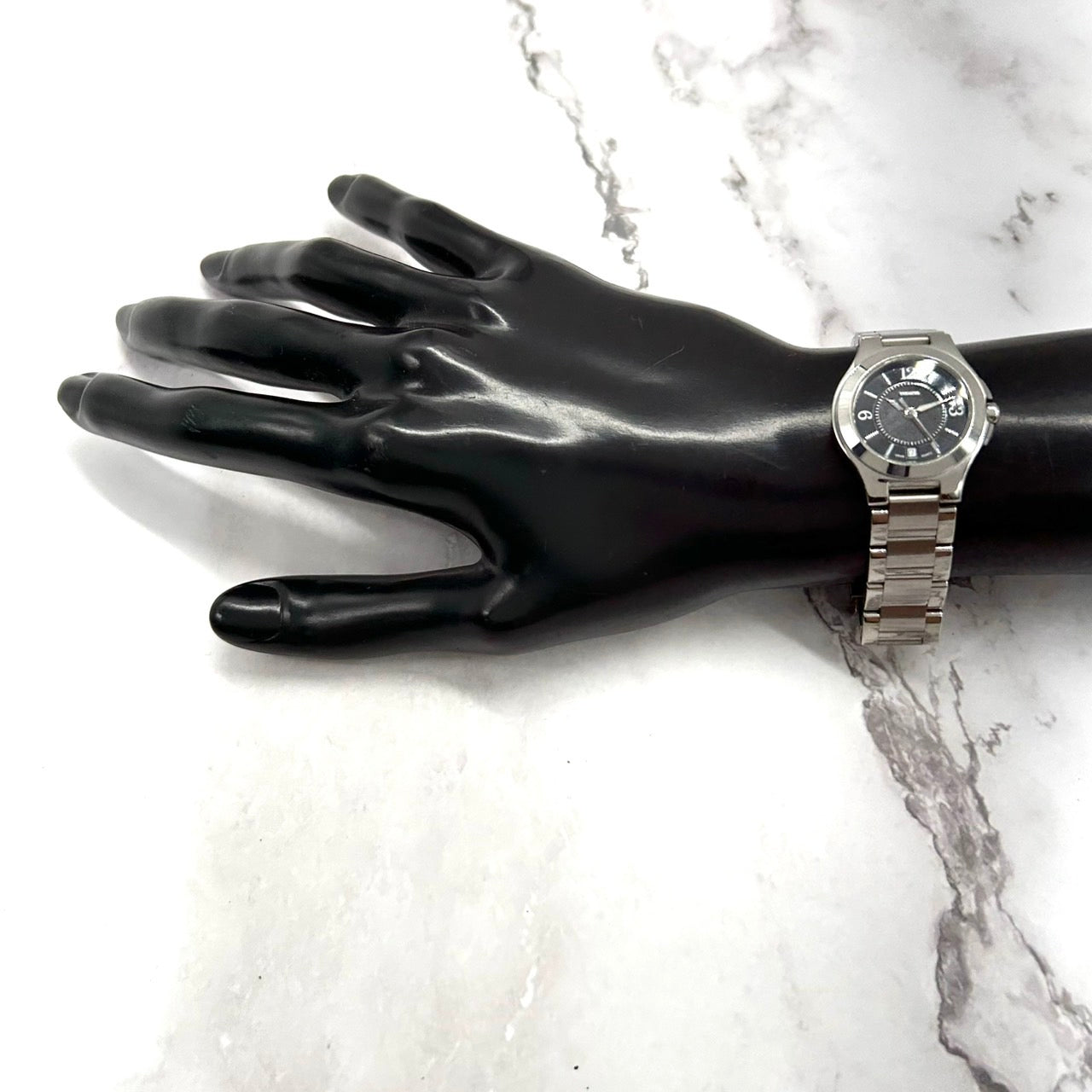 【稼働品】COACH コーチ 0155 レディース 腕時計 ブラック文字盤 アナログ クオーツ ラウンド クラシック エレガント ドレスウォッチ シンプル ビジネス カジュアル シルバー ステンレススチール SWISS QUARTZ クリーニング済み i10