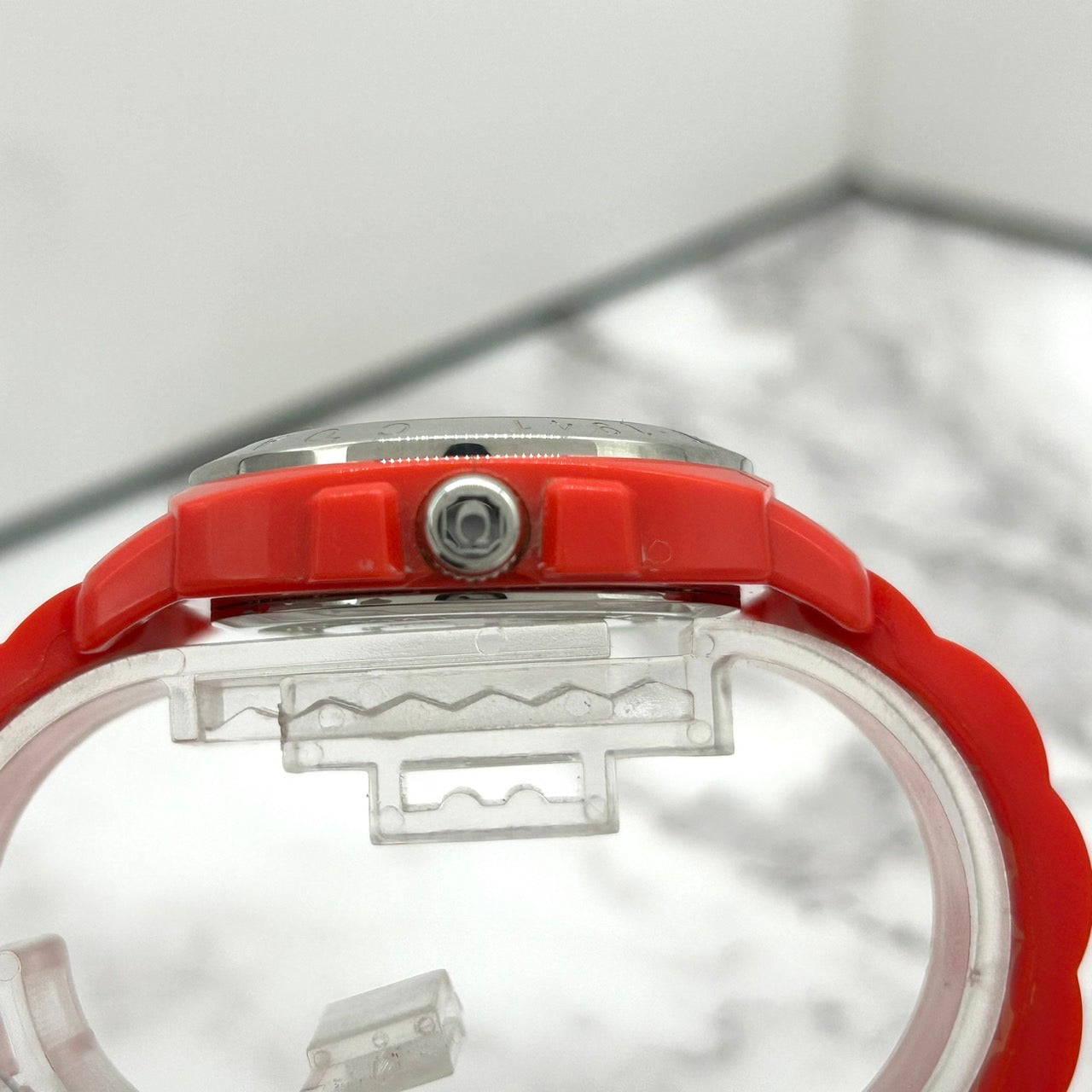 Authentic COACH CA.93.7.29.0573 Red Signature Ladies Watch Quartz White Dial